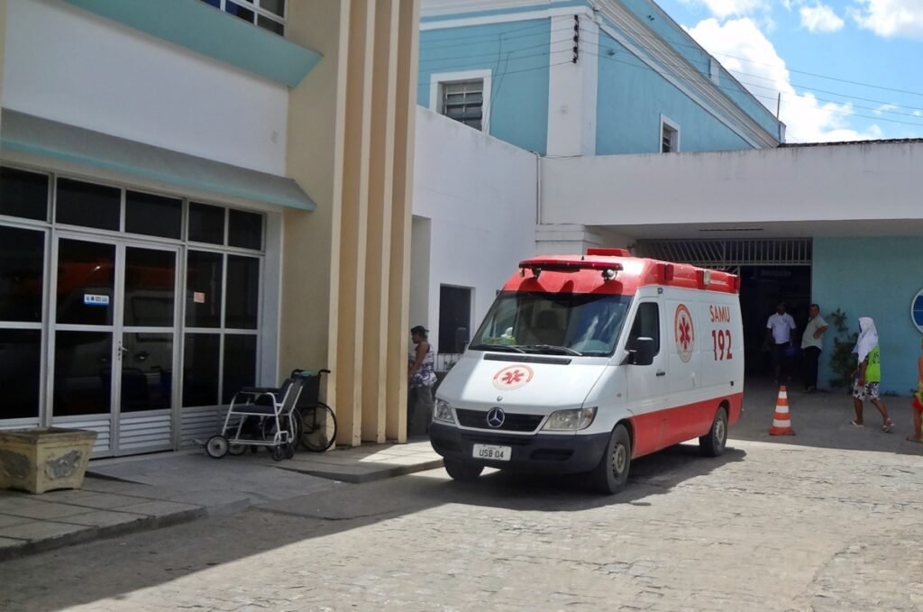 Motociclista baleado dirige até a Santa Casa em São Miguel dos Campos