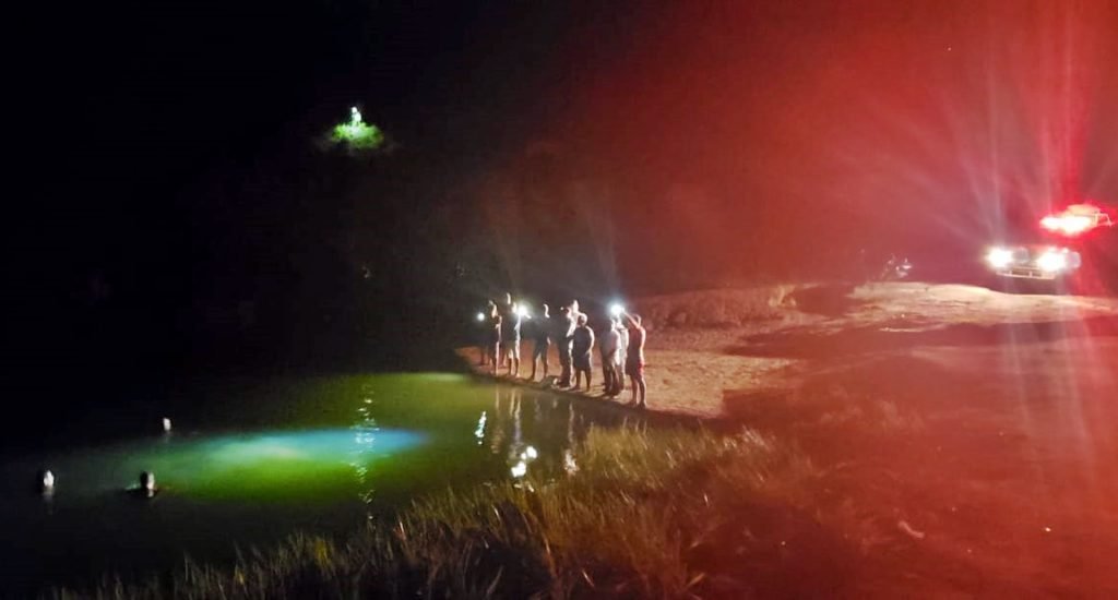 Jovem de 25 anos desaparece em açude após jangada improvisada virar durante pescaria com o pai