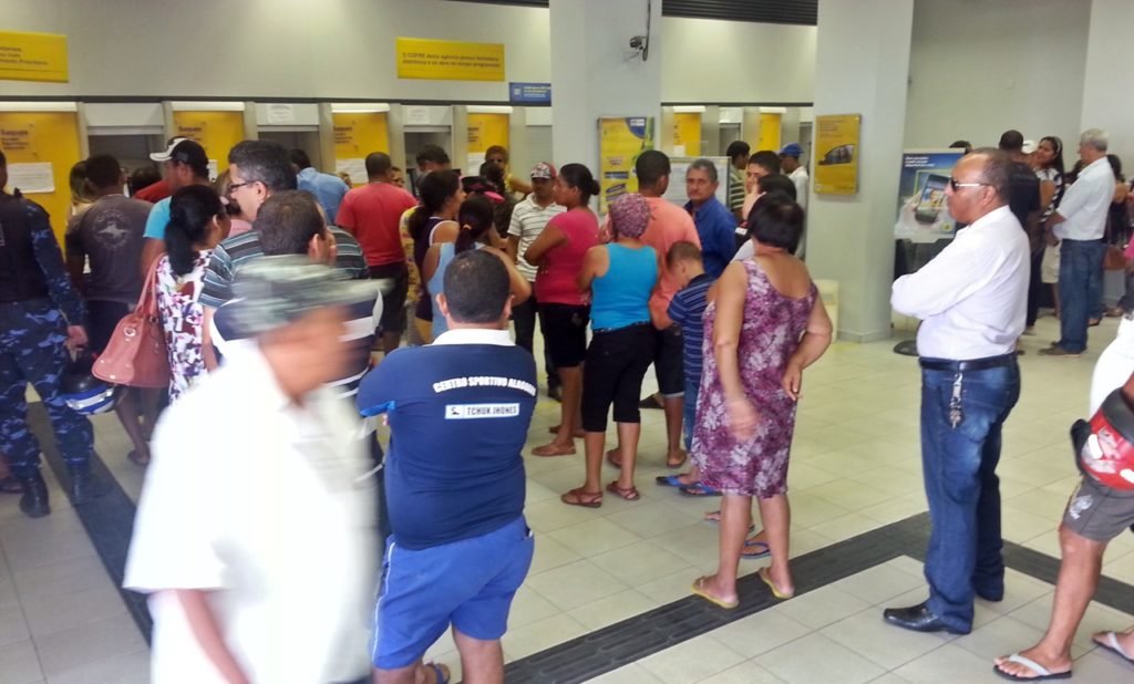 Desenrola começa hoje  e bancos vão limpar nome de clientes