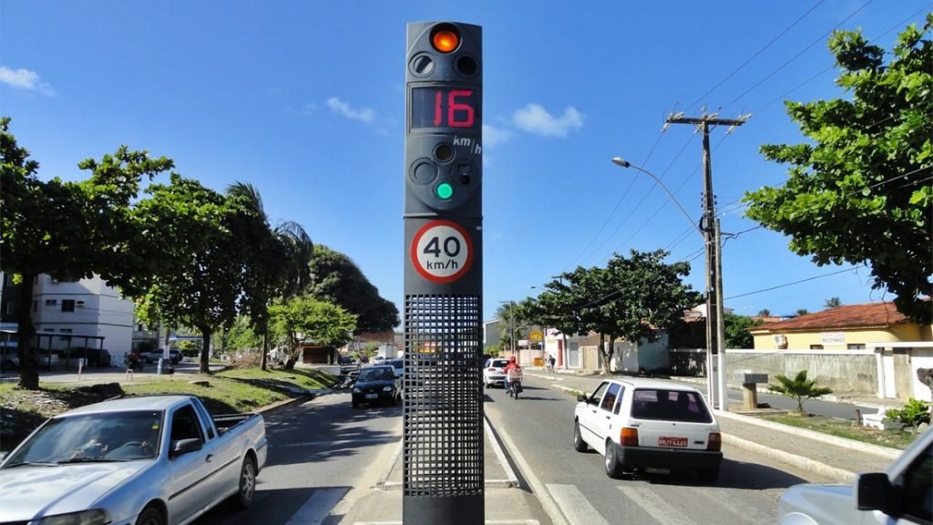 Contran proíbe radares ocultos e restringe uso de lombadas eletrônicas 1 Reprodução