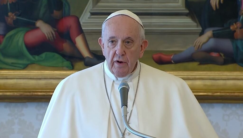 Papa diz que aborto é homicídio e médicos que fazem procedimento são sicários