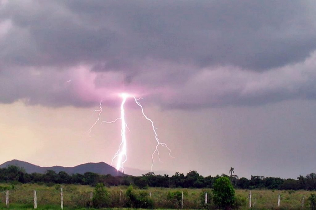 Mulher perde a vida após ser atingida por raio em Neópolis