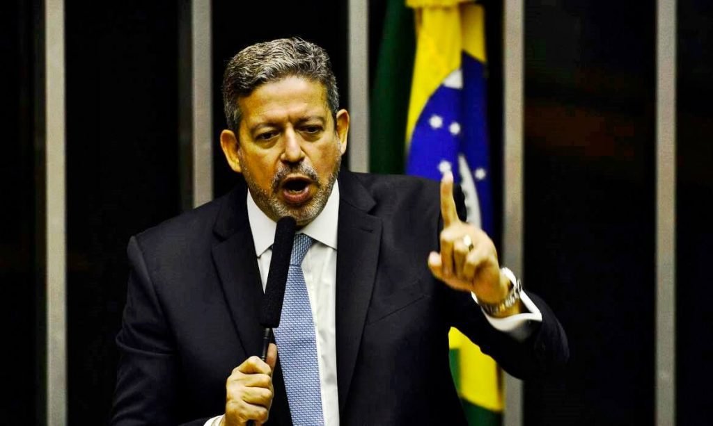 Arthur Lira alerta sobre segurança jurídica após bloqueio das contas da Starlink