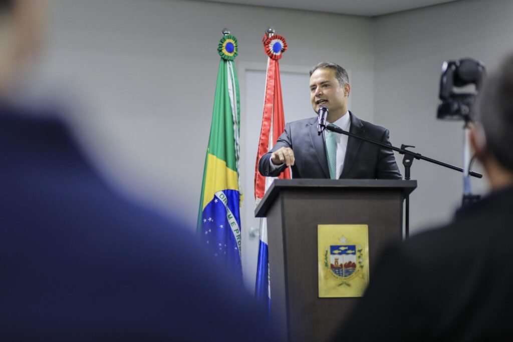 Renan Filho anuncia antecipação do 13º salário de todos os servidores estaduais 1 Assessoria