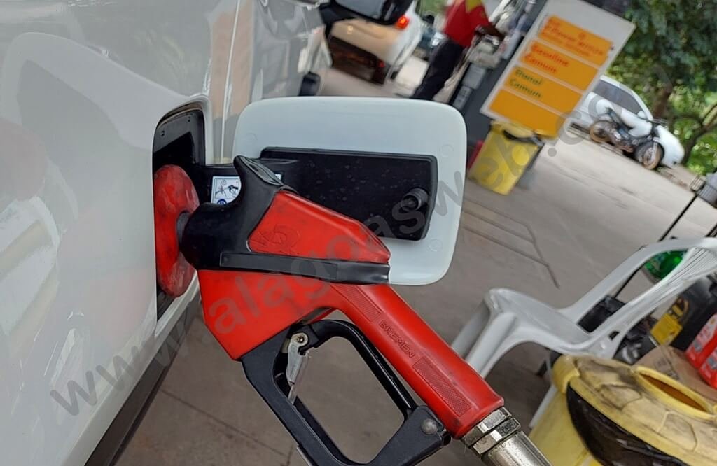 Gasolina cai nas refinarias, mas postos em Alagoas mantêm preços altos