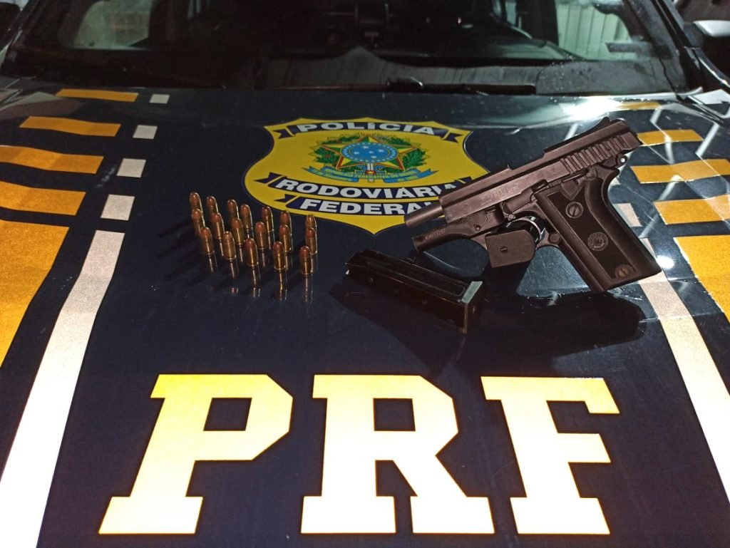 PRF prende homem por porte ilegal de arma em São Miguel dos Campos 1 PRF/AL