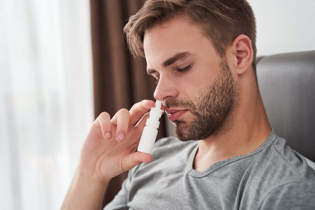 Spray nasal sem medicamento previne quase 100% das infecções respiratórias