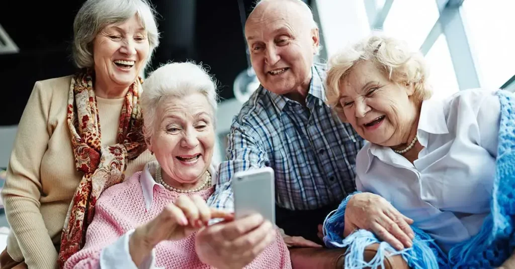 Pesquisa do IBGE aponta que número de idosos conectados cresceu em Alagoas