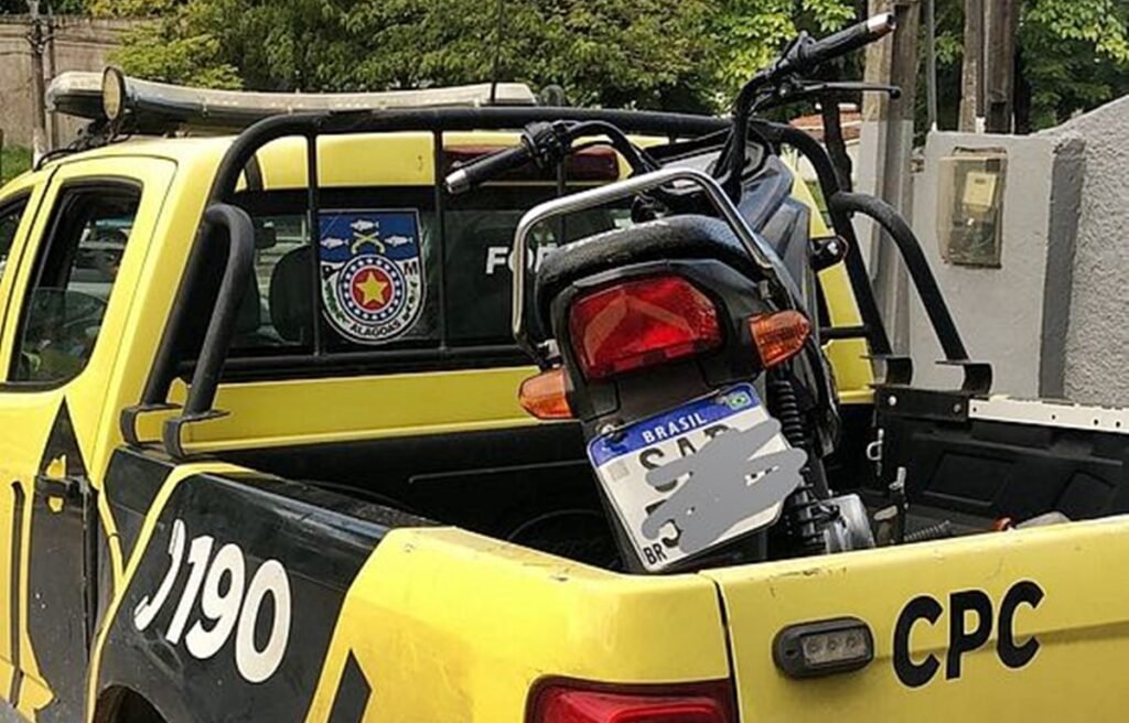 atropelar uma criança enquanto empinava