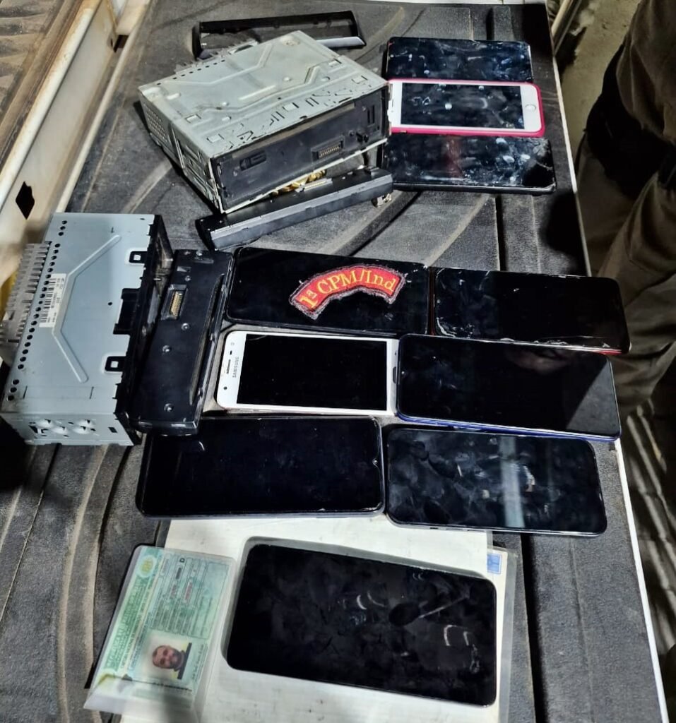 PM prende suspeito e recupera celulares e equipamentos de som roubados durante festa em Anadia