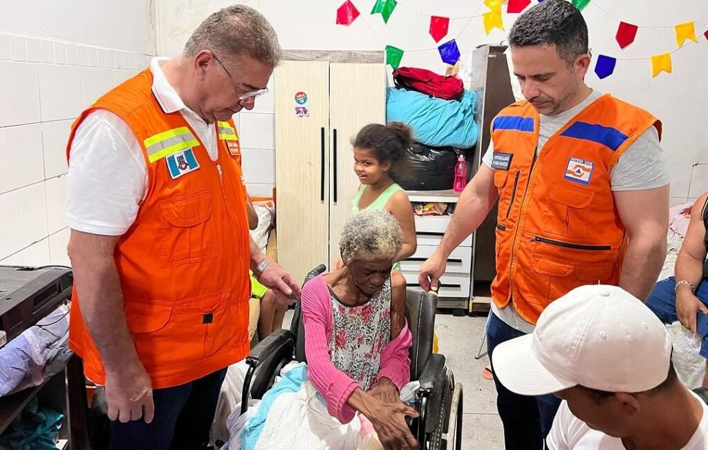 Paulo Dantas e George Clemente visitam áreas atingidas pelas chuvas