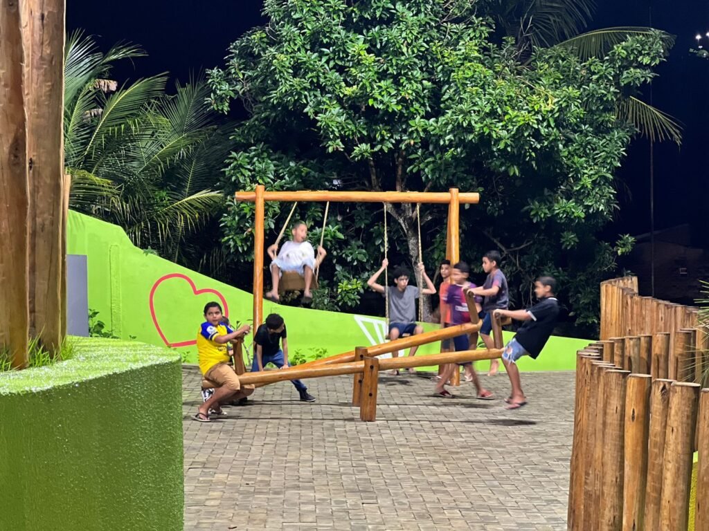 Prefeito George Clemente inaugura nova praça para os miguelenses