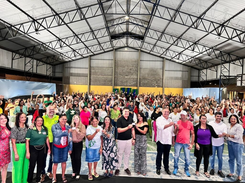 Prefeito George Clemente lança programa Bolsa Auxílio EJA
