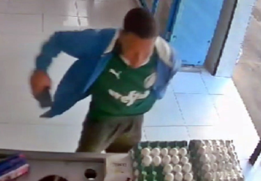 Preso homem que aparece em vídeo roubando celular
