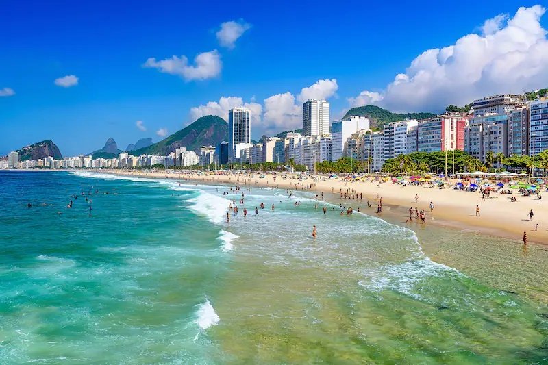 Copacabana, no Rio de Janeiro, com 47,3 metros.