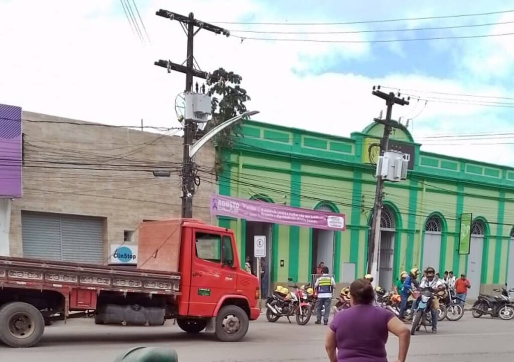 Fogo em poste volta a assustar comerciantes no Centro de São Miguel dos Campos