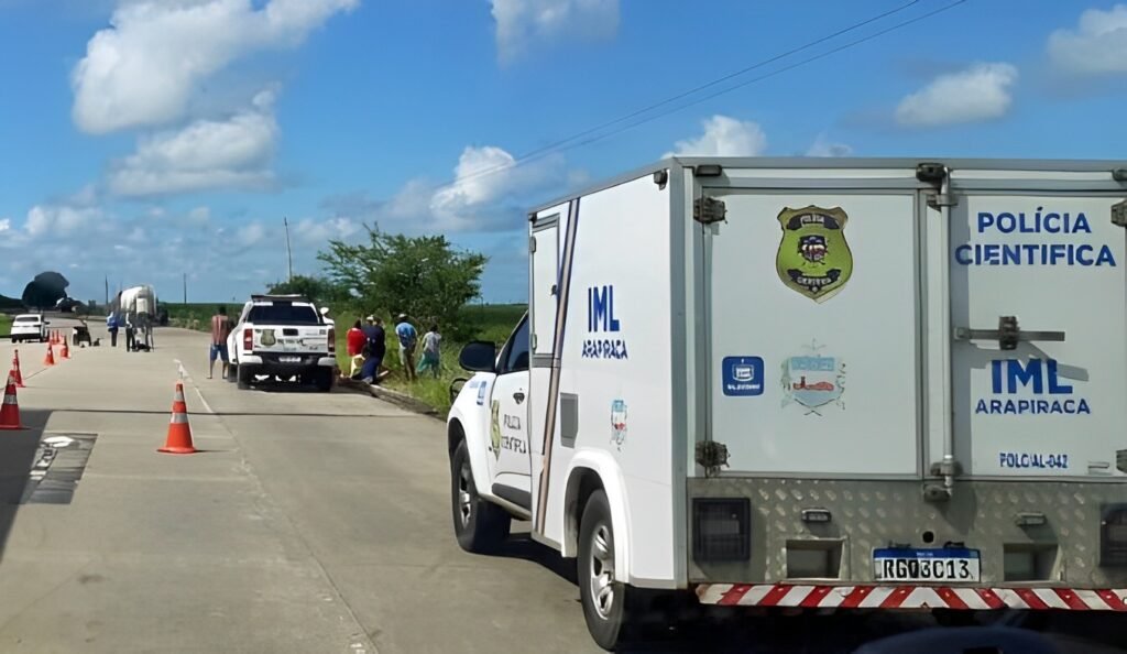 Cadáver sem identificação é encontrado em ribanceira na BR-101