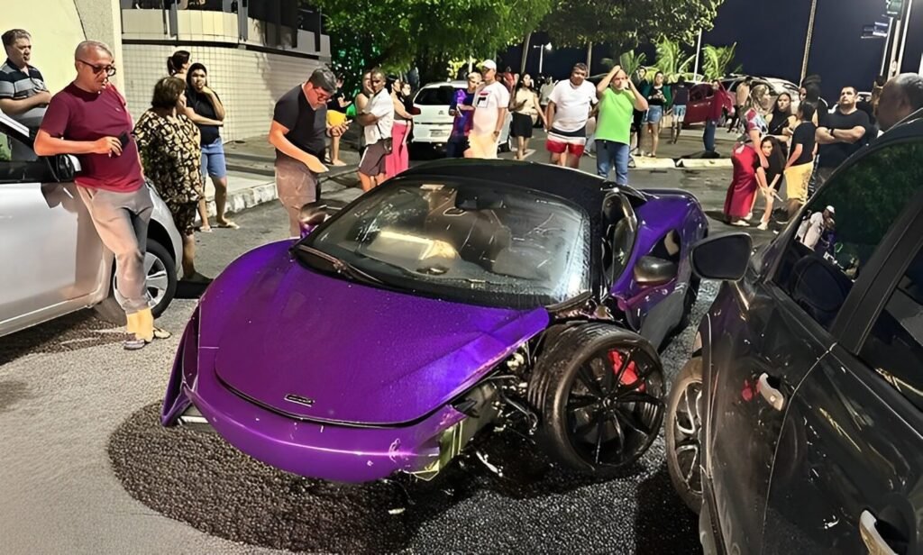 McLaren avaliada em quase R$ 4 mi fica destruída após colidir com carro por aplicativo em Alagoas