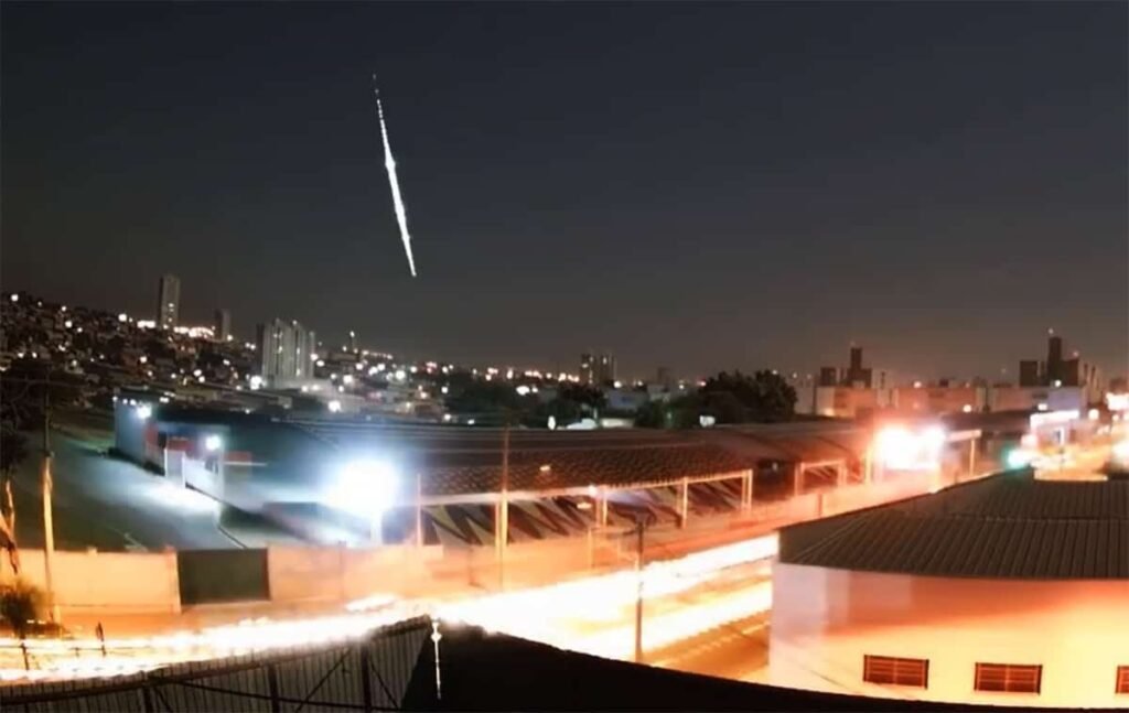 Meteoro ilumina os céus de vários estados do Brasil