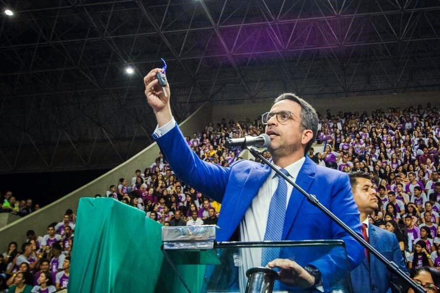 Paulo Dantas doa ambulância para Assembleia de Deus durante evento de aniversário da igreja