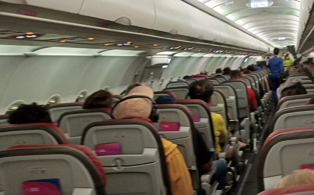 Acompanhantes de autistas têm 80% de desconto nas passagens aéreas; veja como conseguir