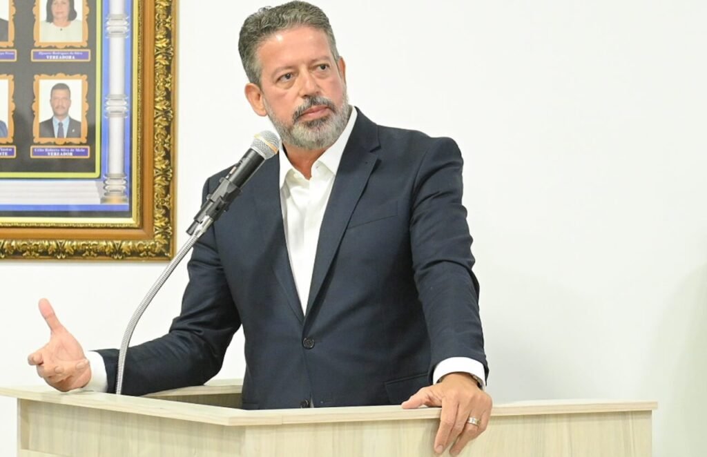 Lira cobra esclarecimentos sobre repasses da Saúde em nova pressão a governo Lula