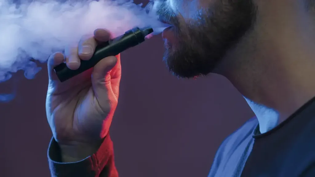 Médico do HGE alerta para o perigo dos cigarros eletrônicos