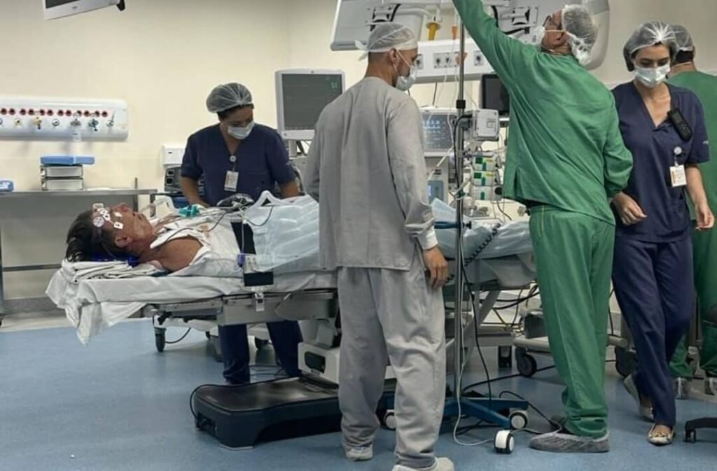 Cirurgias de Bolsonaro terminam e ex-presidente já está no quarto