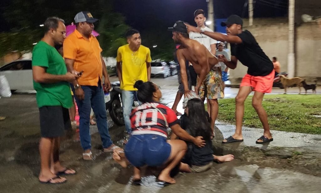 Colisão com moto deixa duas adolescentes feridas em São Miguel dos Campos