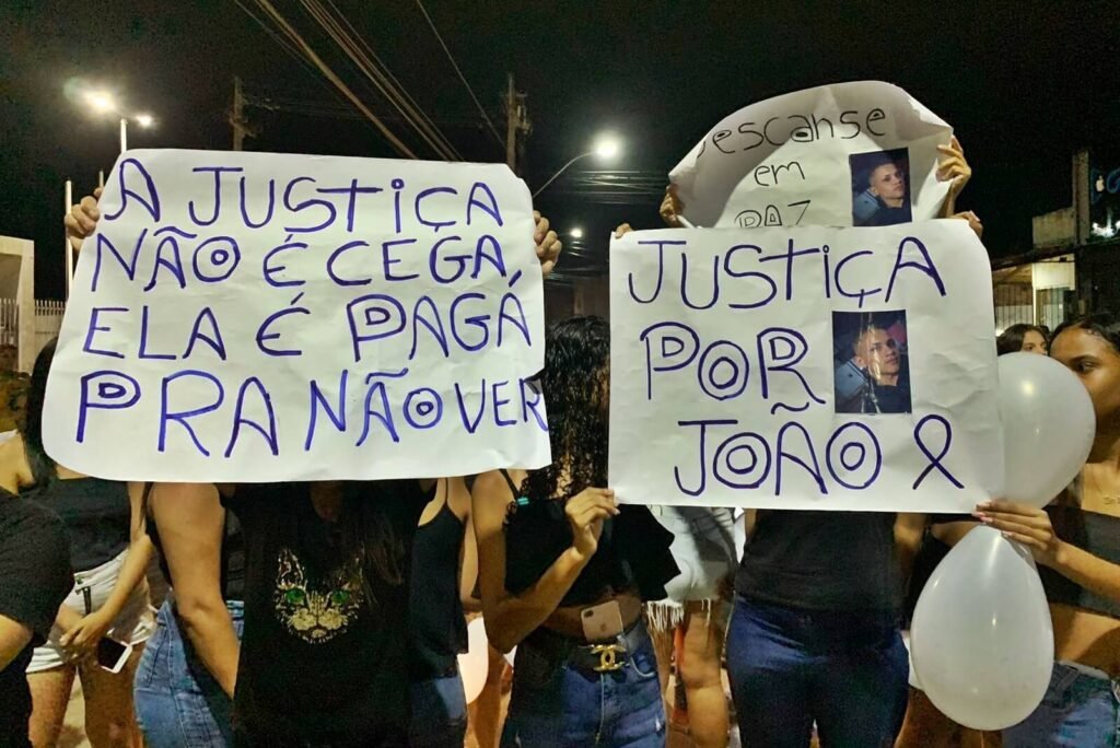 Família e amigos pedem justiça pela morte João Pedro em comovente manifestação em Pilar