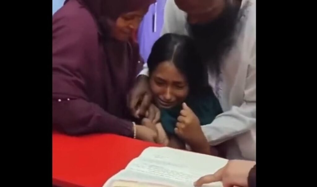 Menina é forçada a casar com homem de 40 anos em Bangladesh