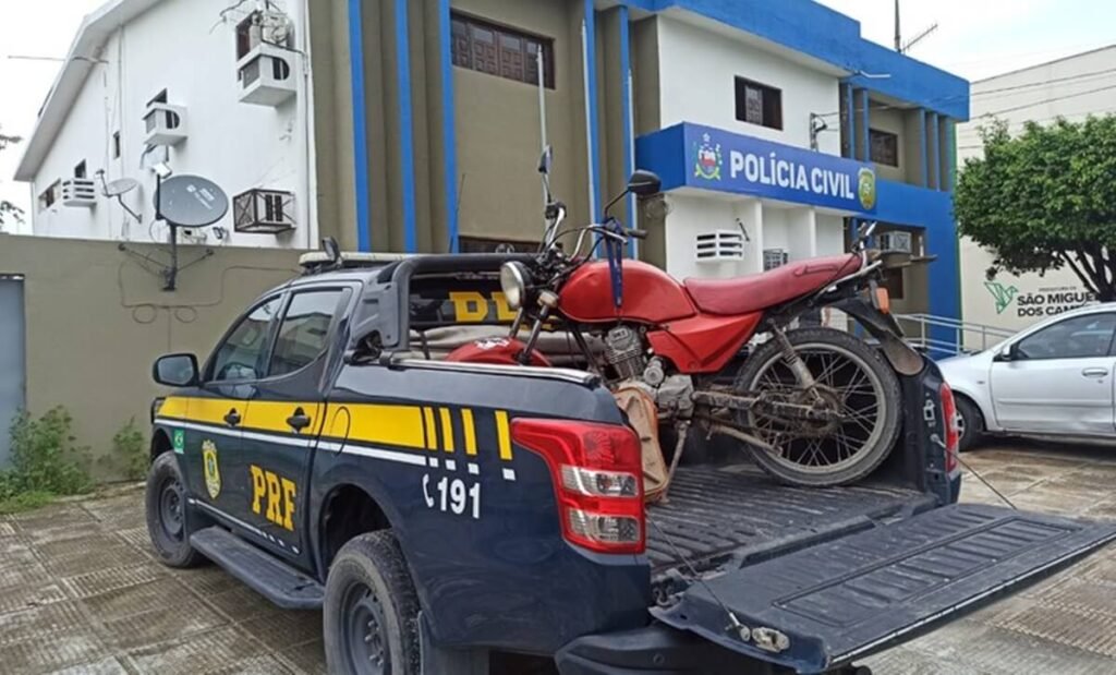 Motociclista inabilitado e com moto adulterada é preso pela PRF em São Miguel dos Campos