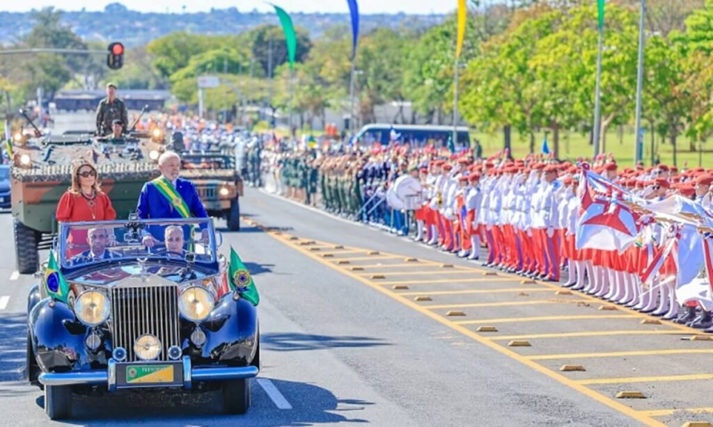 Povo esvazia desfile do 7 de Setembro em Brasília