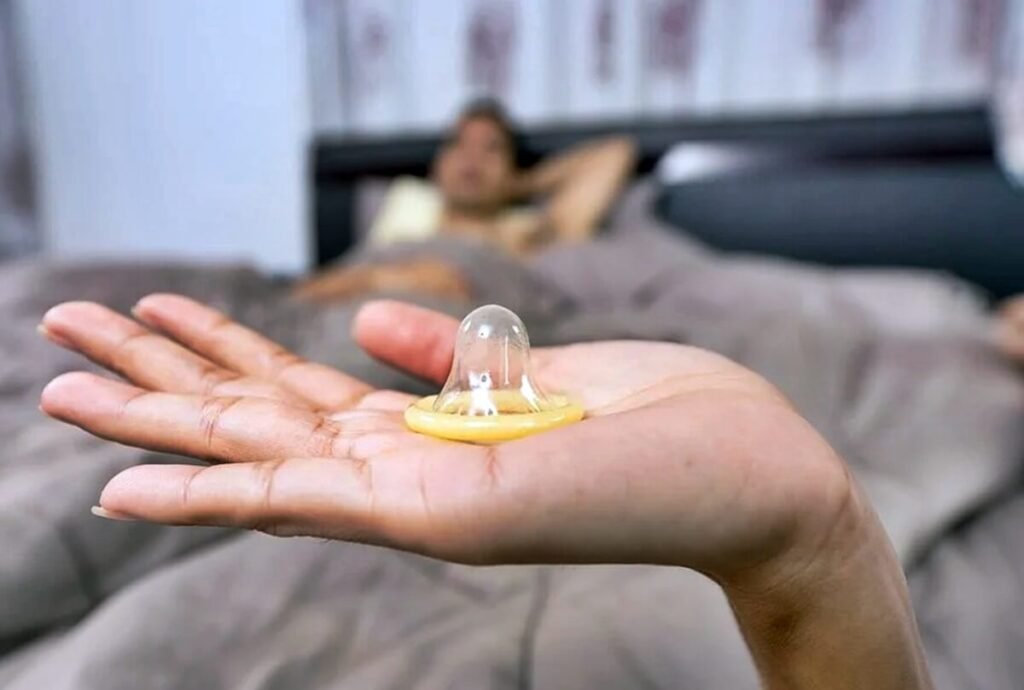 Retirar camisinha sem consentimento durante o sexo pode acabar em prisão