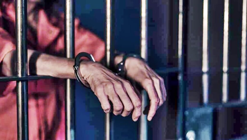 Acusados de ordenar homicídio de dentro de presídio são condenados