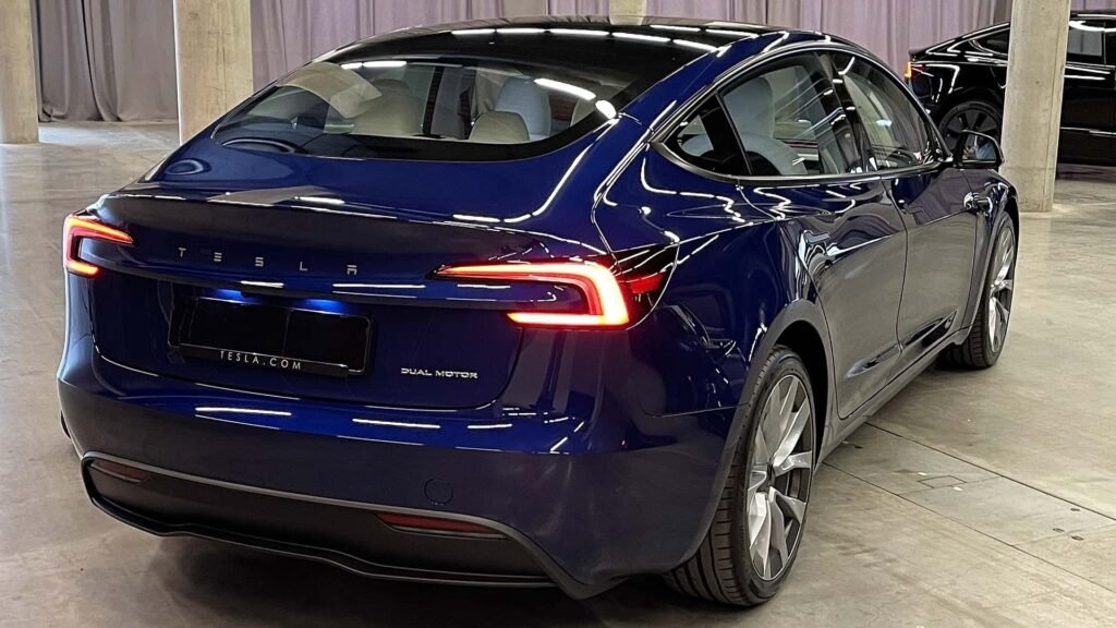 Tesla Model 3 202 - Foto: Divulgação