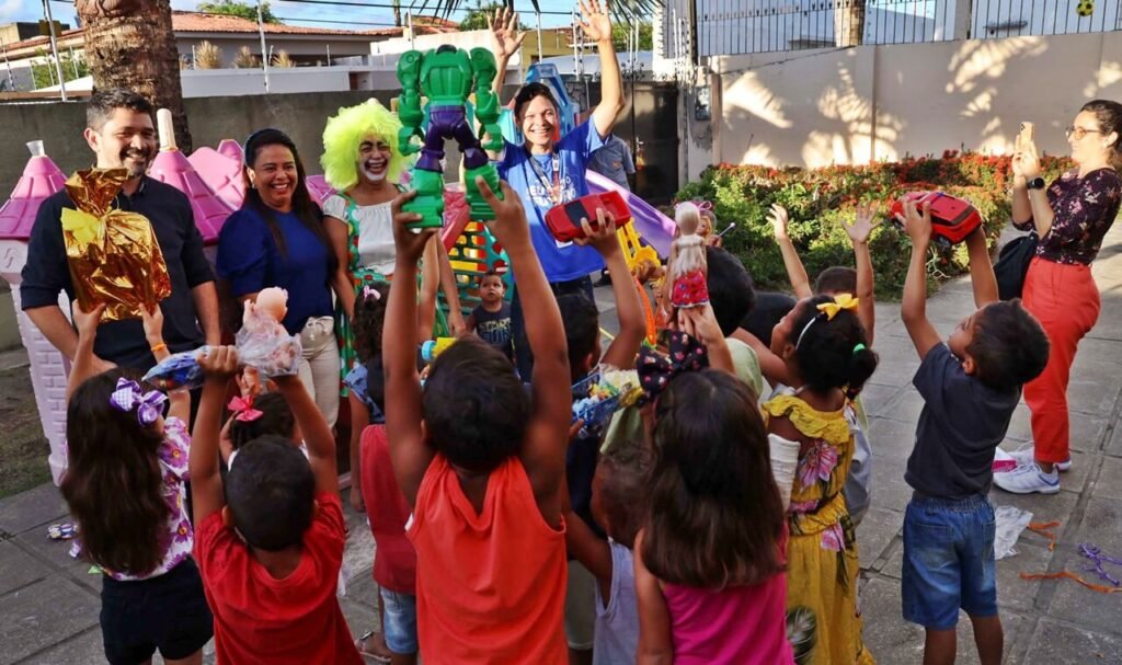 MP faz campanha e contempla instituições com brinquedos, roupas e material de higiene pessoal