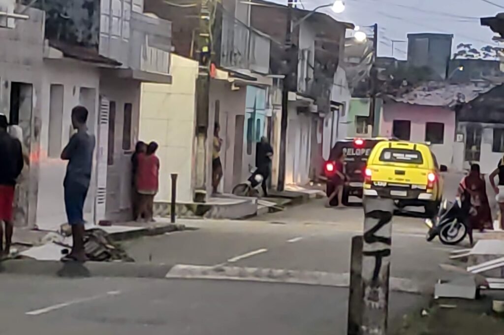 Pistoleiros invadem casa e matam adolescente a tiros em São Miguel dos Campos