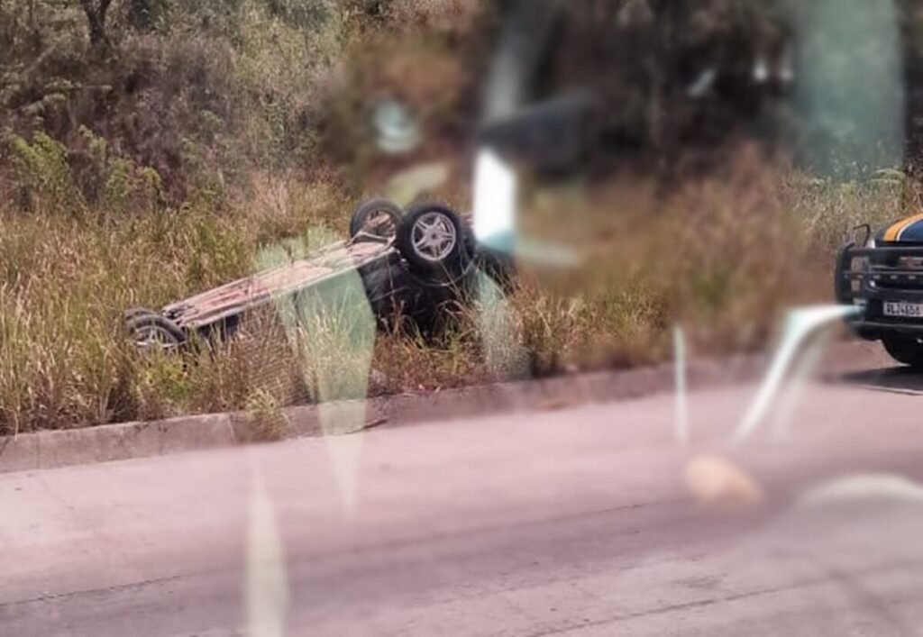 Colisão traseira com capotamento deixa vítima ferida em São Miguel dos Campos