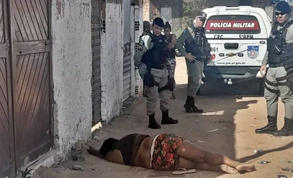 Mulher é morta com vários disparos de arma de fogo próximo a forró