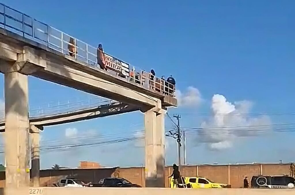 Popular evita que jovem se jogue de passarela em São Miguel dos Campos