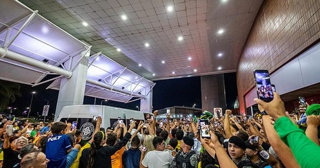 Bolsonaro desembarca em Alagoas para festividades de fim de ano 