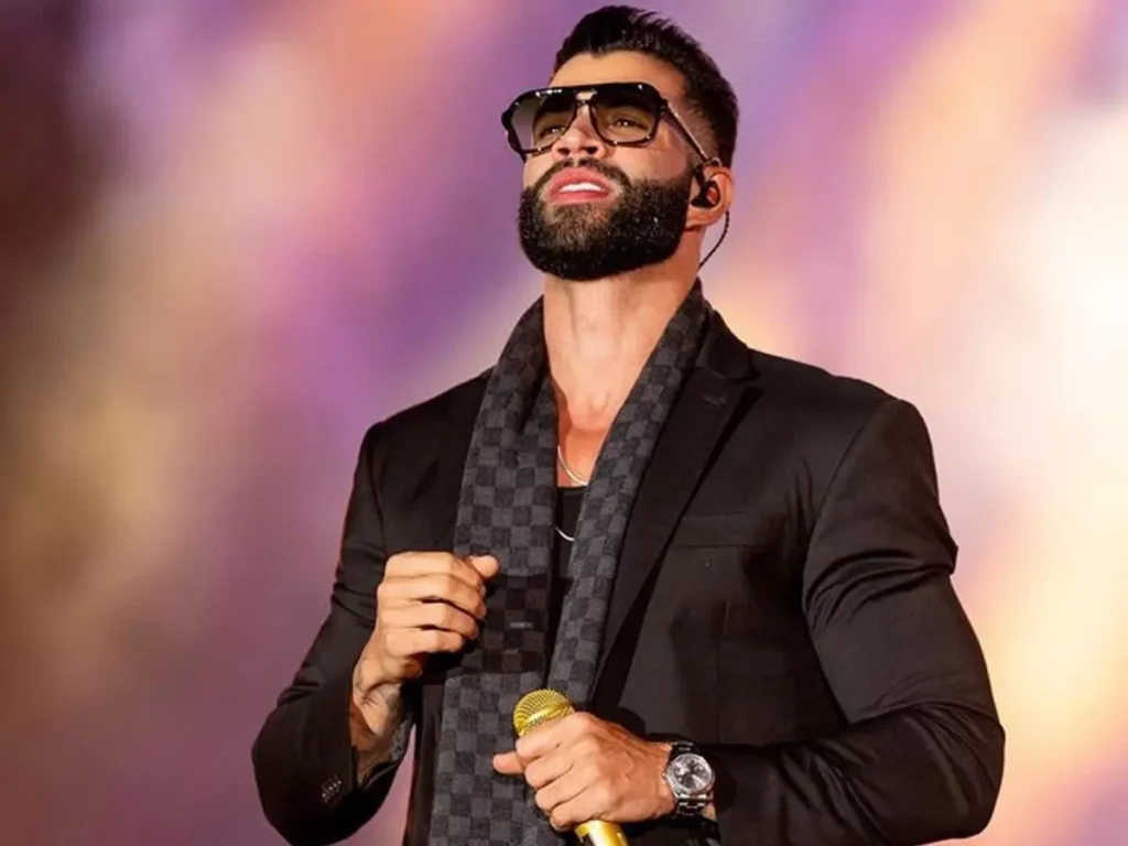 Gusttavo-Lima:-Relógio-deslumbrante-de-diamantes-chama-atenção-04-09-12-23