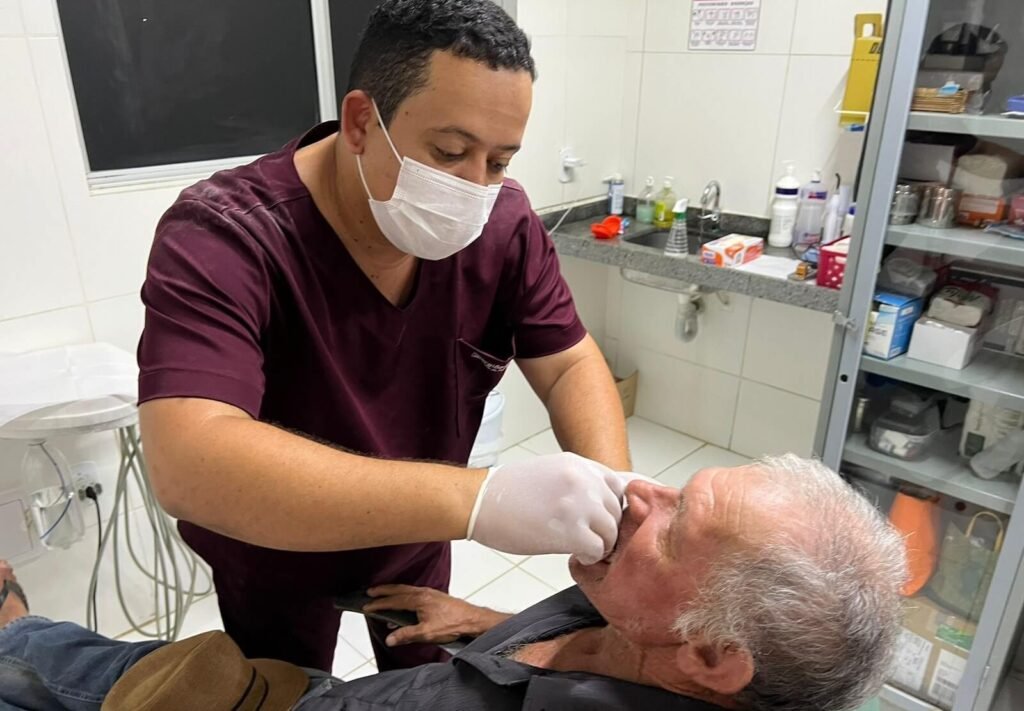 Ação da SMS de São Miguel dos Campos promove entrega de prótese dentárias a dezenas de pacientes