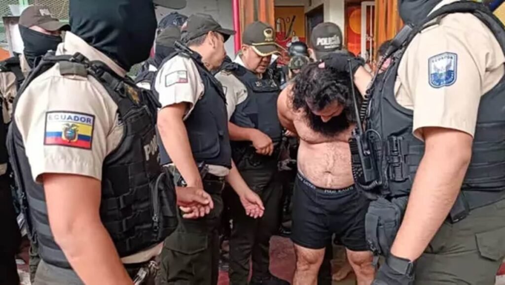 Equador declara estado de conflito armado interno após sequestro de policiais e invasões