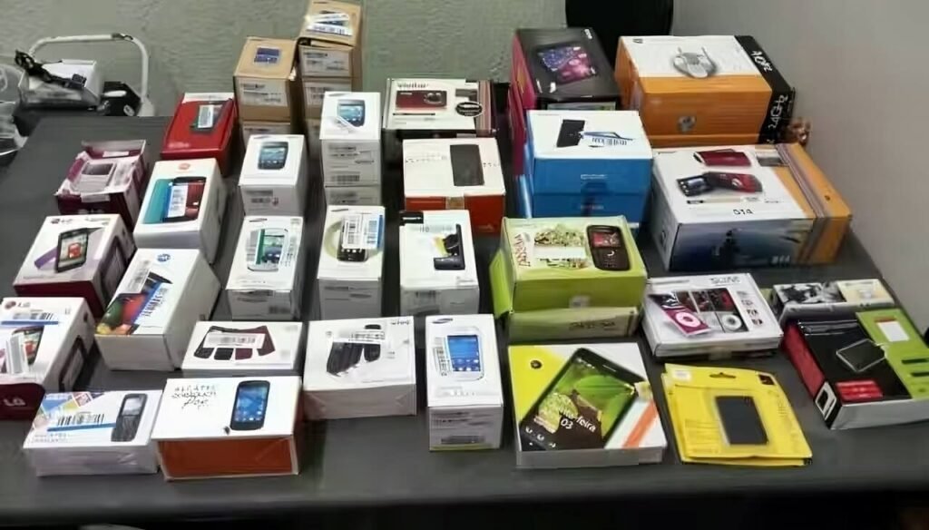 Leilão da Receita Federal tem celular por R$ 500 e carro por R$ 15 mil