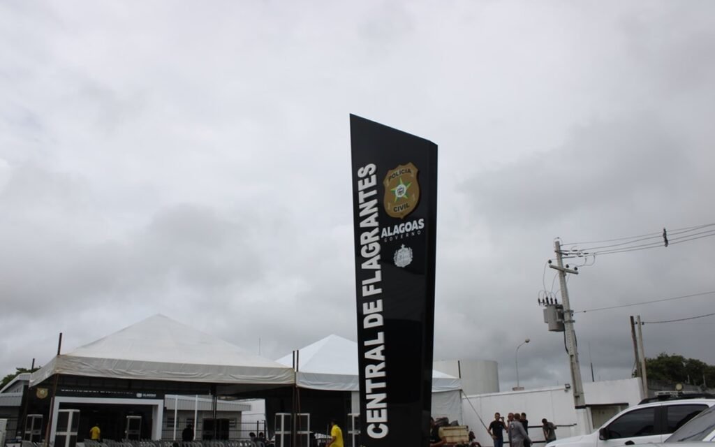 Condutor embriagado é preso após tentar agredir e ameaçar policiais