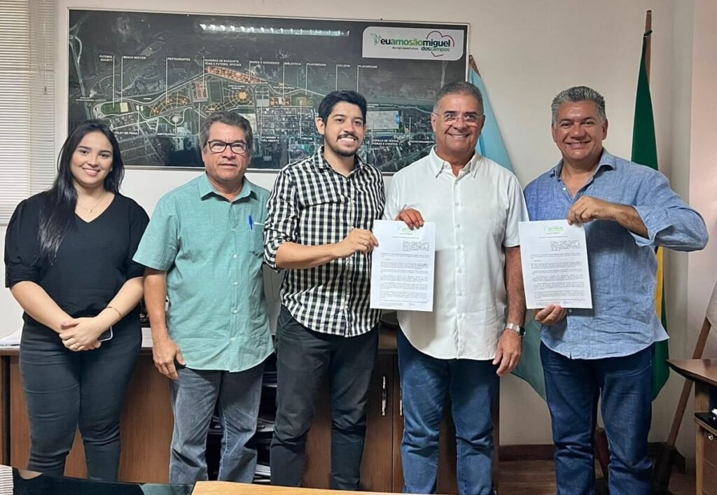 George Clemente assina decreto e anuncia primeira empresa a se instalar no Polo de São Miguel dos Campos