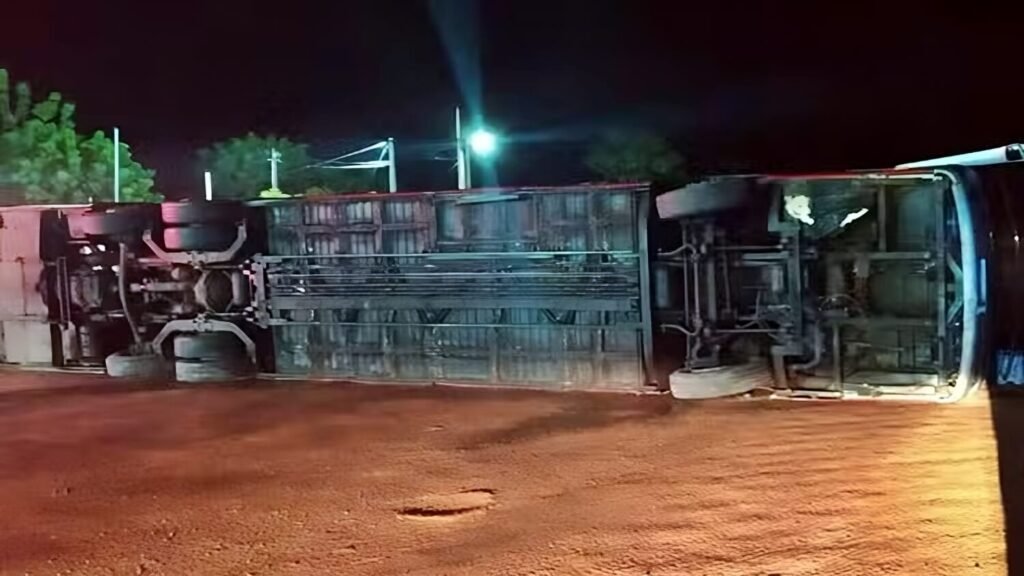 Ônibus que saiu do Mato Grosso com destino a Alagoas tomba no interior da Bahia