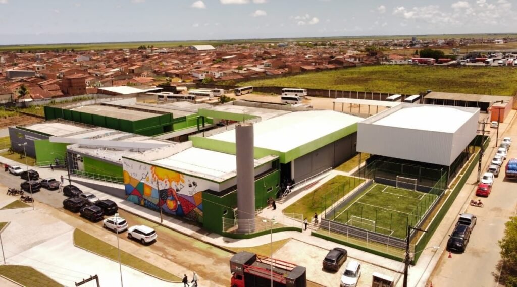 Prefeito George Clemente reinaugura maior escola de São Miguel dos Campos